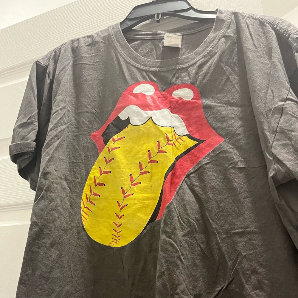 Softball Rolling Stones tongue shirt
